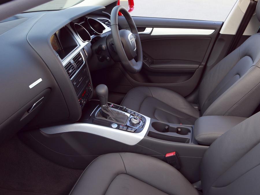 Интерьер Audi A5 Sportback 2.0T Quattro 2010 года  (AU) (фото 9 из 19)
